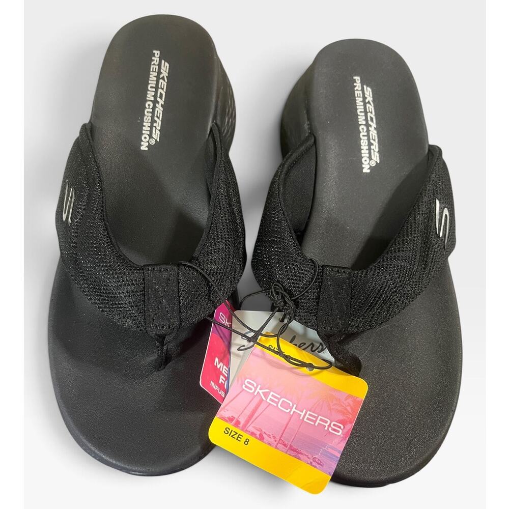 Skechers Women's Black Luxe Memory Foam Slide Thong Sandals Size 8 NWT